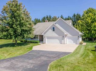 1530 Hayden Dr, Oshkosh, WI 54904