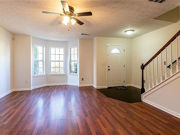 5th image of 260 Jackson Point Dr