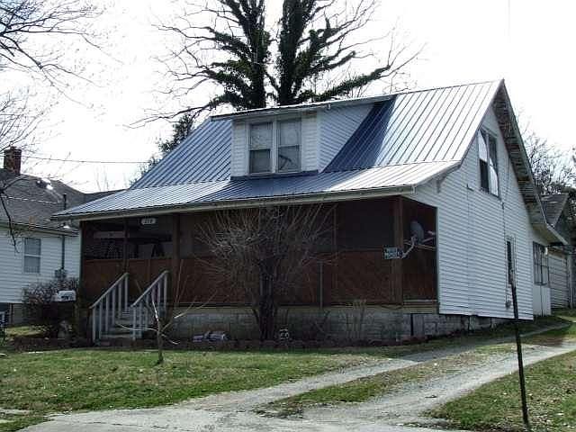 1st image of 218 Winn St
