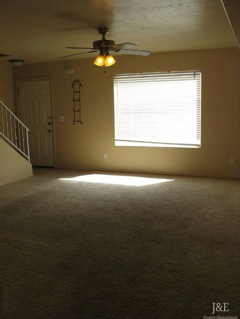 1148 N Northfield Rd — Photo 4