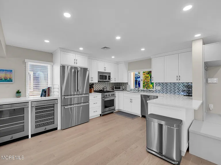 637 Beacon Blvd — Photo 13
