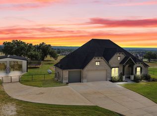 305 Monument Pl, Azle, TX 76020