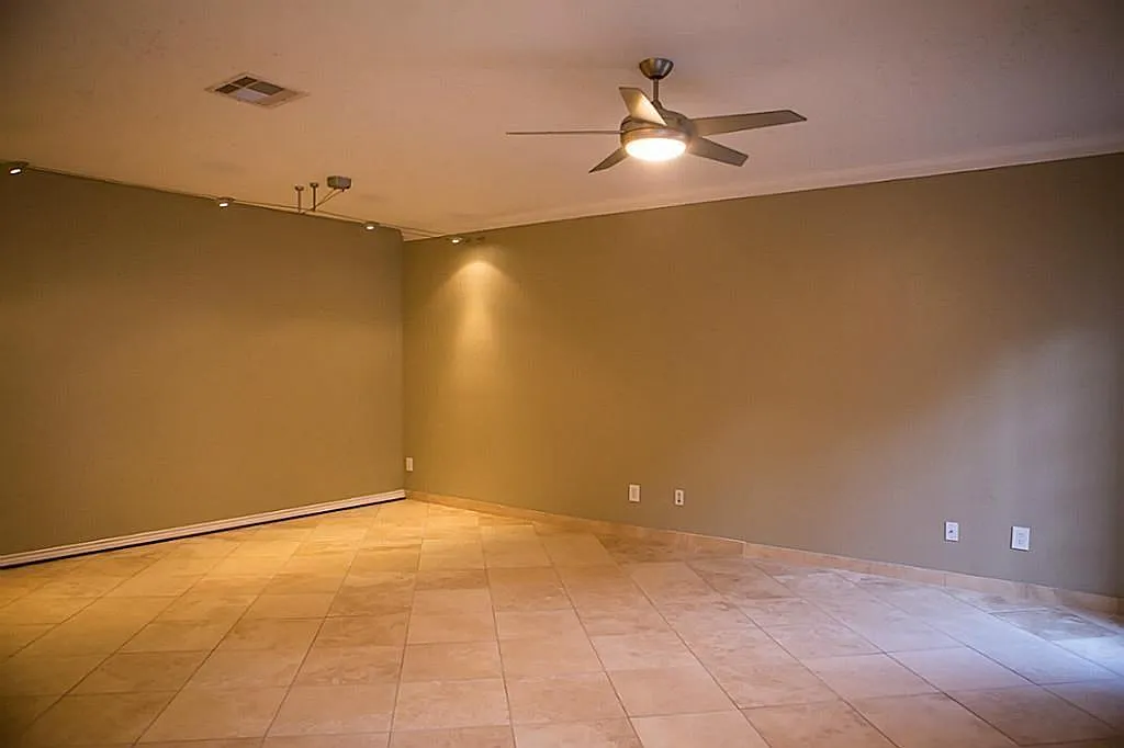 2 bed, 2.5 bath, 1640 sqft, $1,675 — Photo 2