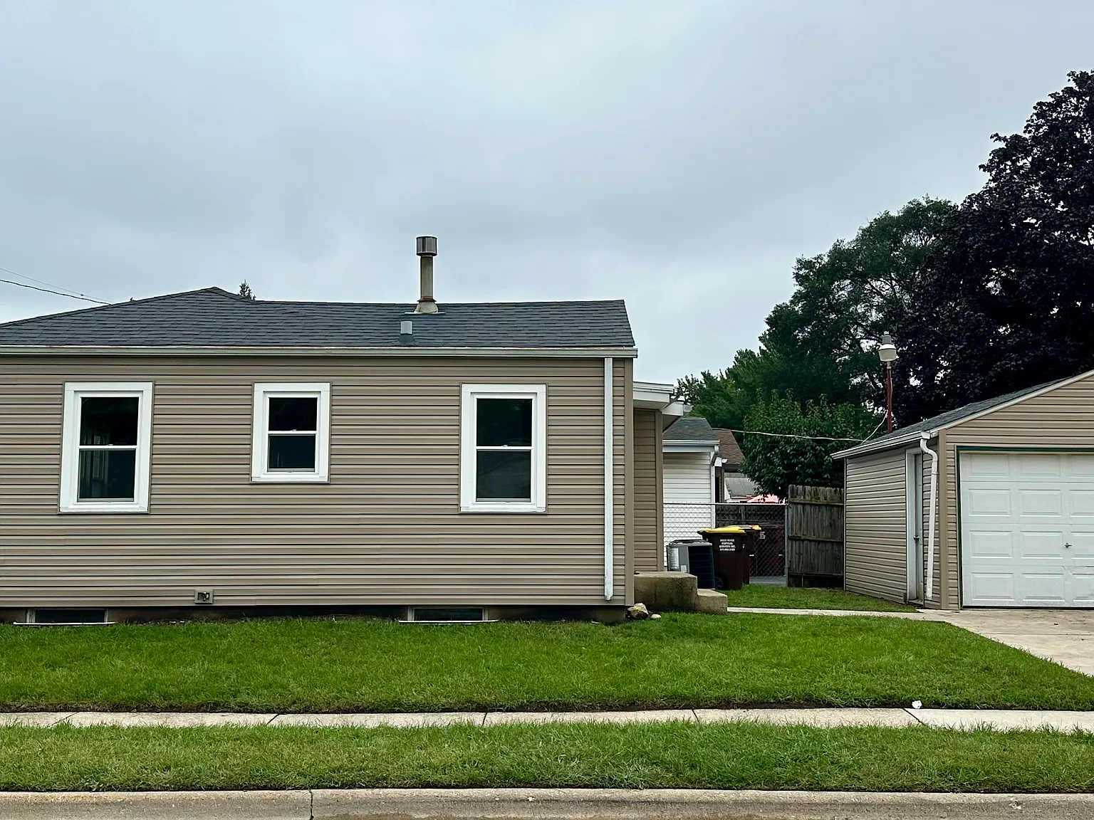 2 bed, 900 sqft, $1,800 — Photo 3