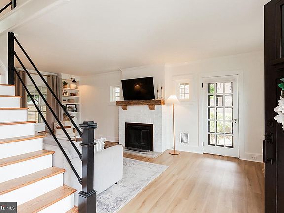 4th image of 204 Princess Ave