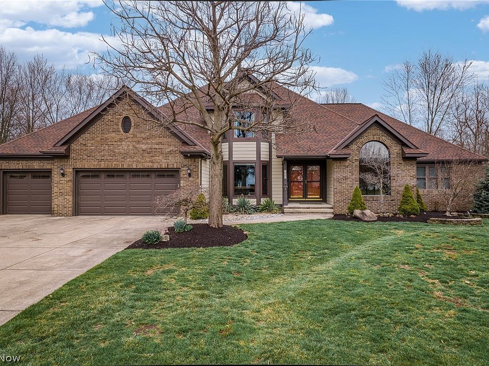 1st image of 585 Clinton Ln
