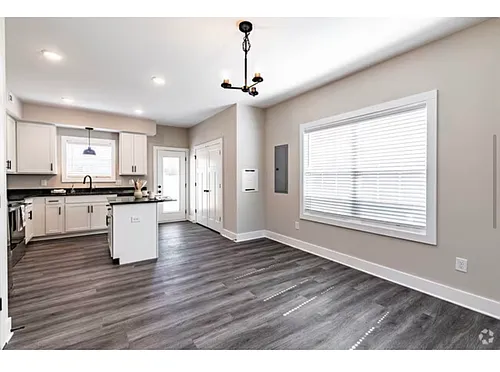 921 Martin St Photo 1