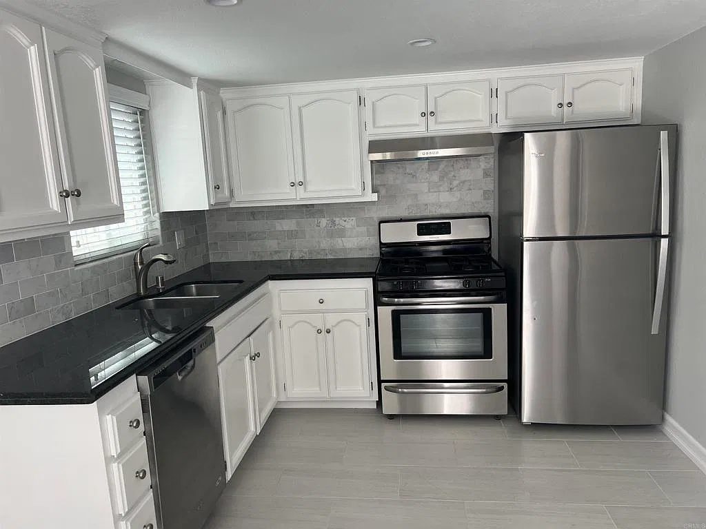 1 bed, 400 sqft, $2,700 — Photo 3
