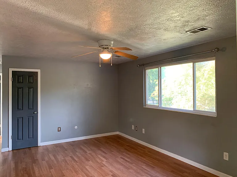 6233 S Sterne Pkwy — Photo 3