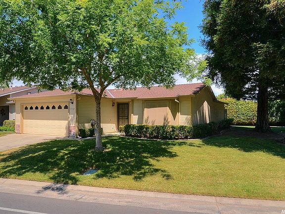 3rd image of 7710 Suncountry Ln