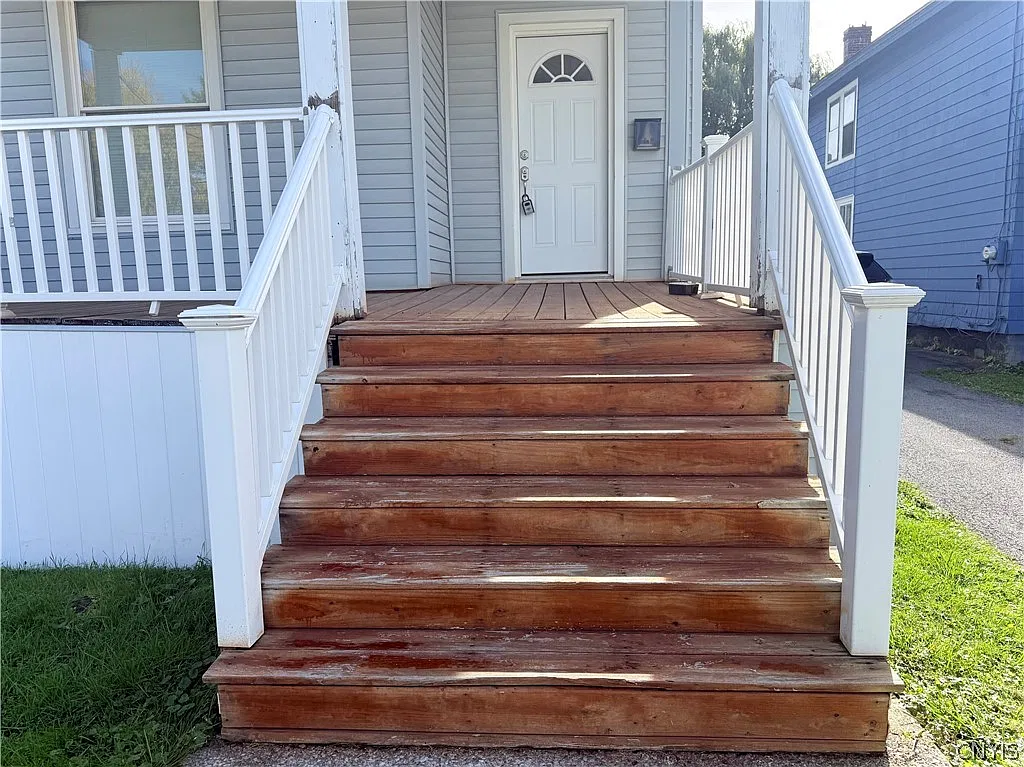 4 bed, 2.0 bath, 1738 sqft, $2,300 — Photo 3