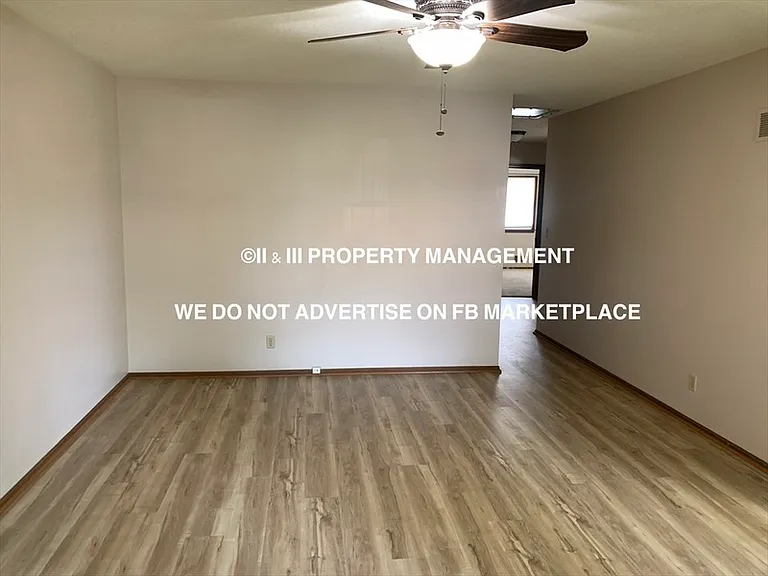 1408 SW Sunset St — Photo 4