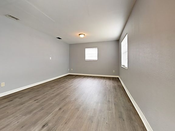 4th image of 545 55th Ave NE