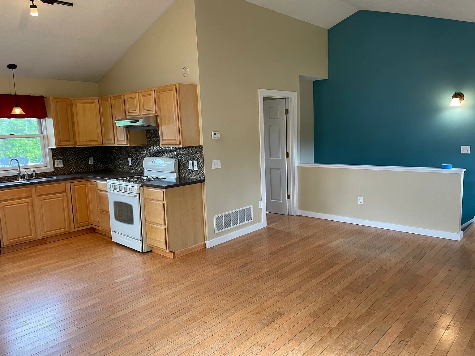 3 bed, 1492 sqft, $2,500 — Photo 4