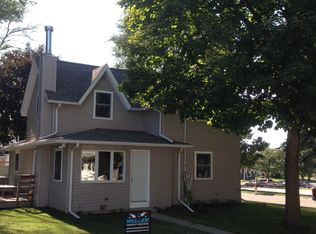 107 4th St N, Springville, IA 52336