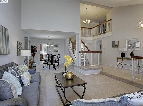 4th image of 32924 Regents Blvd