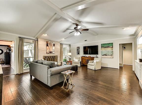 3rd image of 2208 Shady Creek Dr