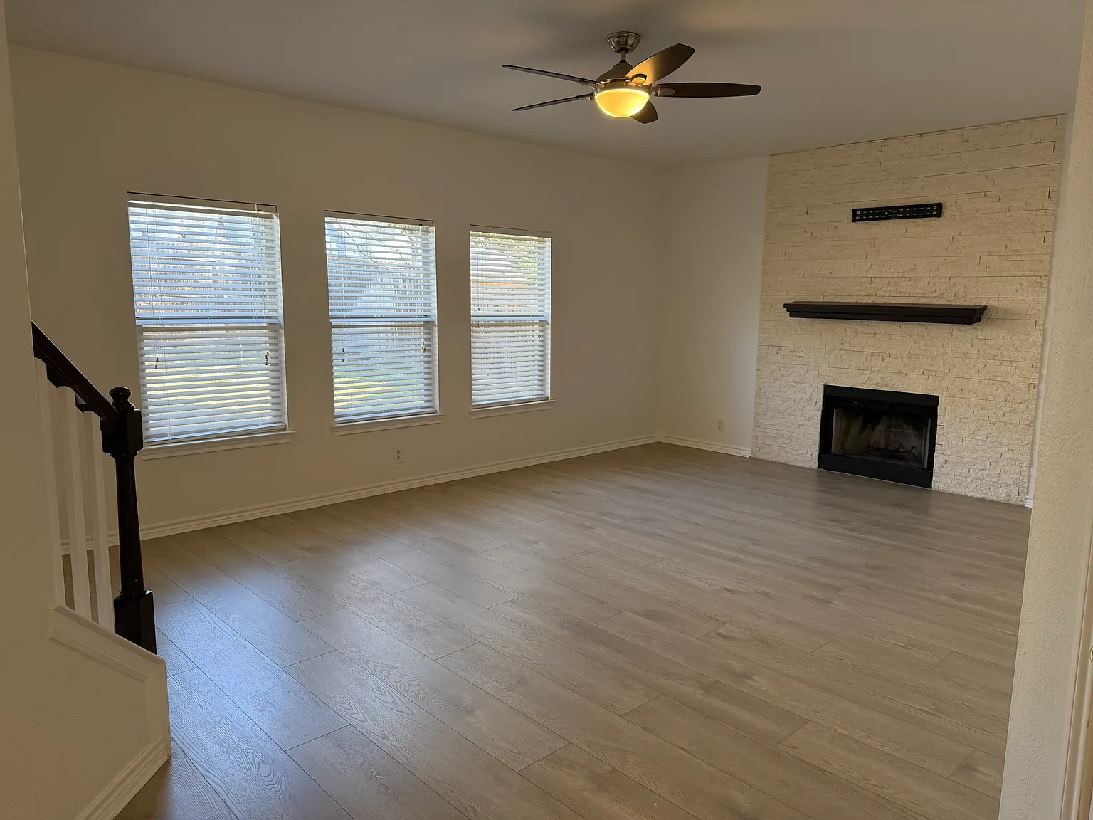 4 bed, 2.5 bath, 2205 sqft, $2,900 — Photo 3