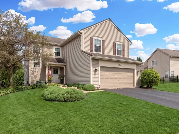 1211 N Lancaster Cir, South Elgin, IL 60177