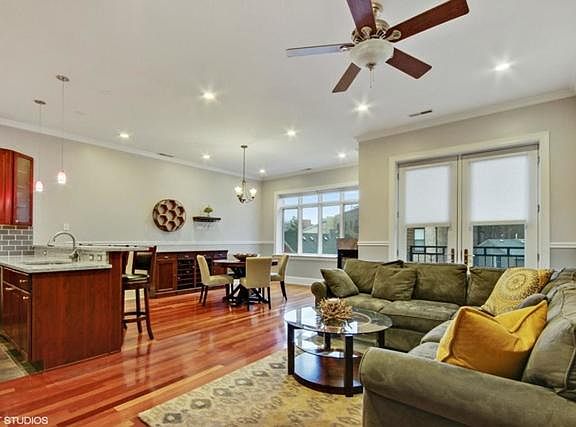 2nd image of 1154 W Diversey Pkwy APT 3W