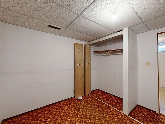 3rd image of 4912 34a Ave NW