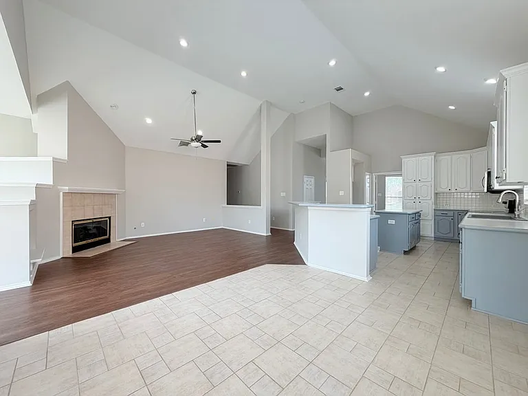 2408 Kittyhawk Dr — Photo 4