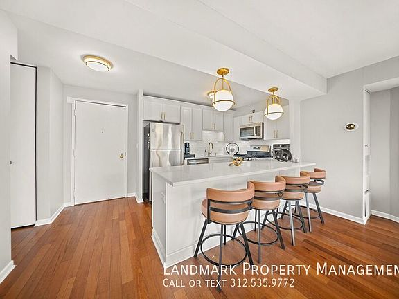 3rd image of 1309 N Wells St APT 904