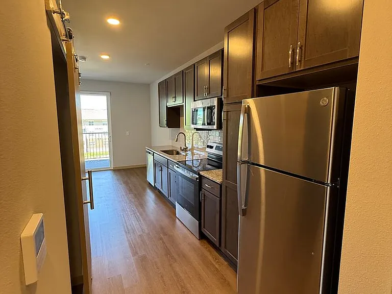 Mira Apartments — Photo 17