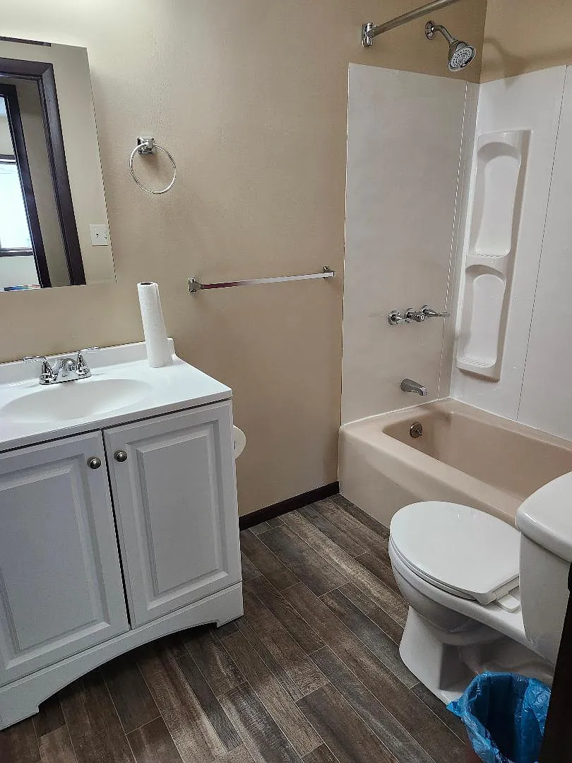 3 bed, 1.5 bath, $1,045 — Photo 4