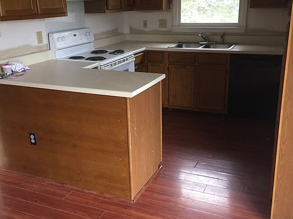 4th image of 409 Halifax Dr