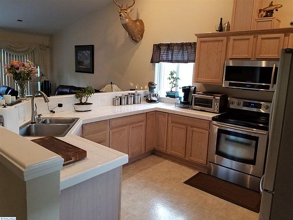2nd image of 2501 Papyrus Ct