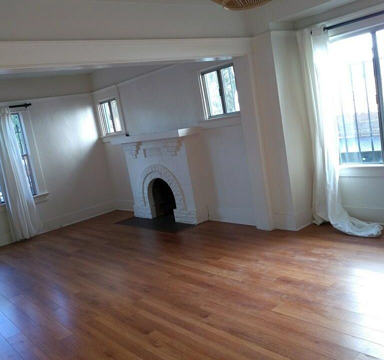 1st image of 558 Westminster Ave