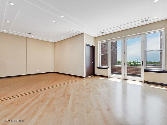 3rd image of 3611 W Montrose Ave #506