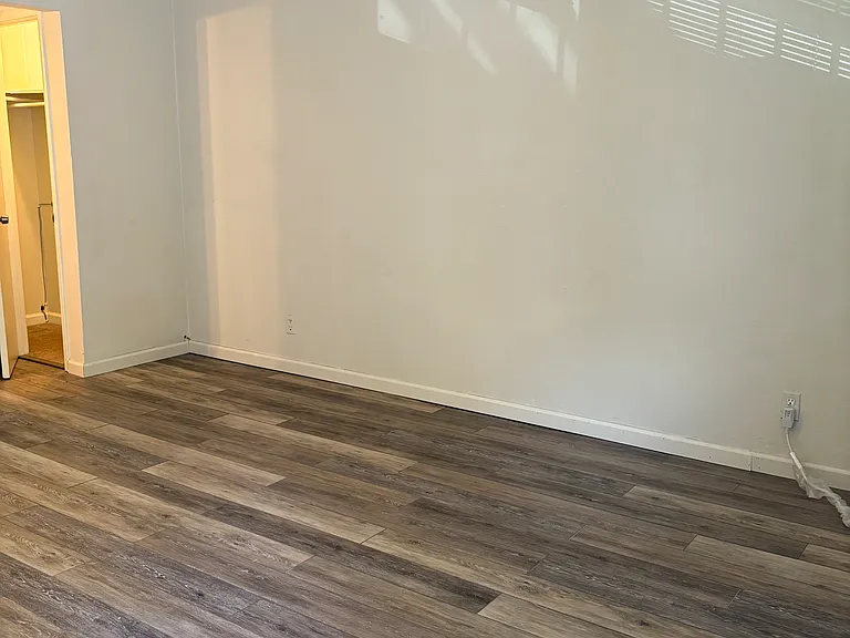 2206 W Hickory St #14 — Photo 5