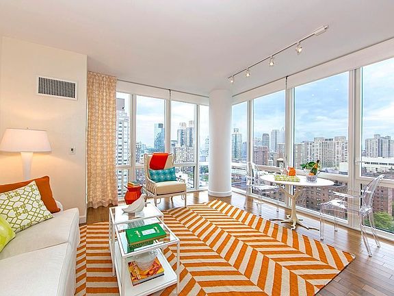 4th image of 175 W 60th St #44D