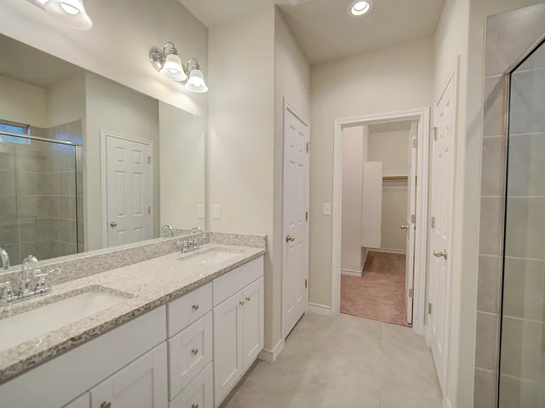 8842 White Crown — Photo 16