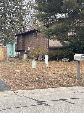 3rd image of 7545 Douglas Dr N