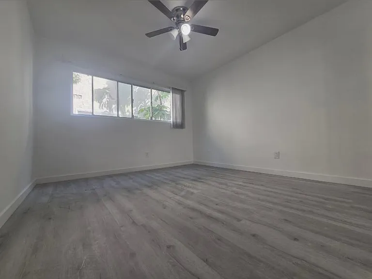 Square footage of bedroom without closet.