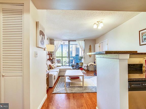 2nd image of 1001 N Vermont St APT 514
