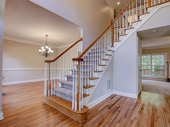 3rd image of 215 Buckhorn Trl