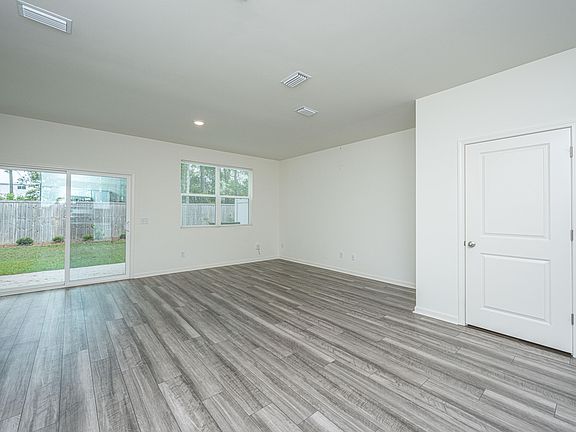 5th image of 2102 Scarlett Maple St