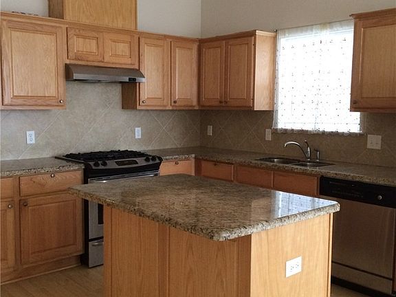 4th image of 1018 Emerald Dove Ave
