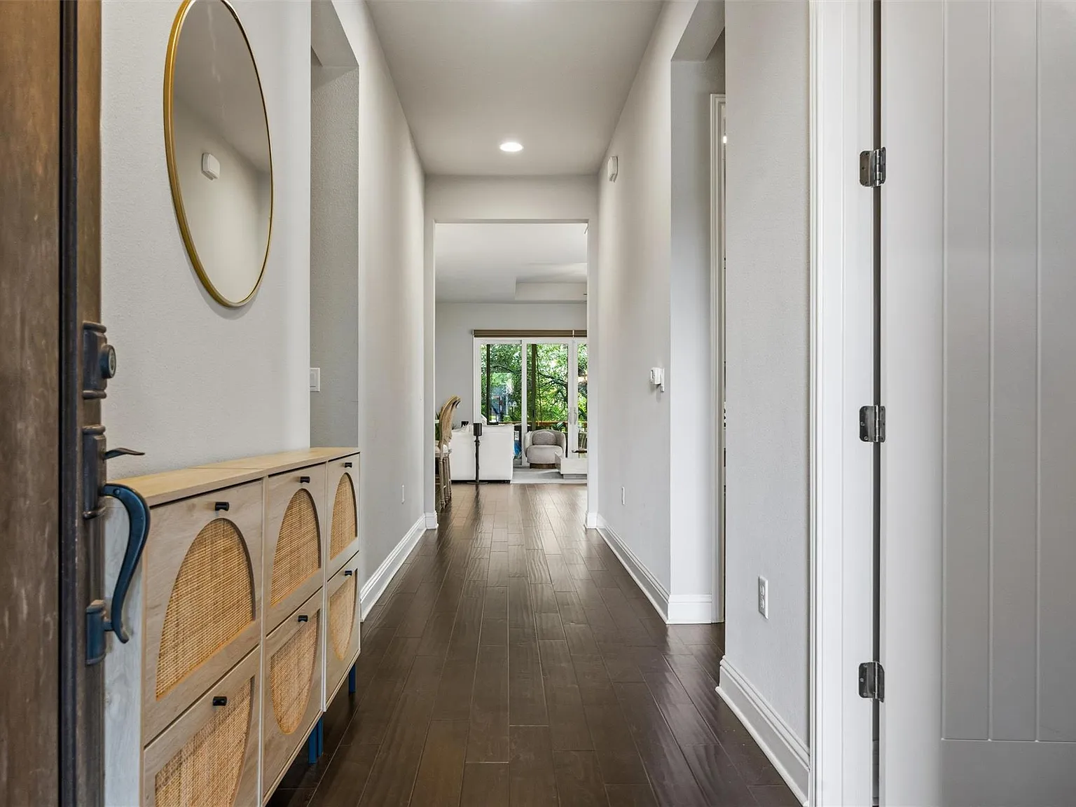 3 bed, 2.5 bath, 1875 sqft, $3,200 — Photo 3