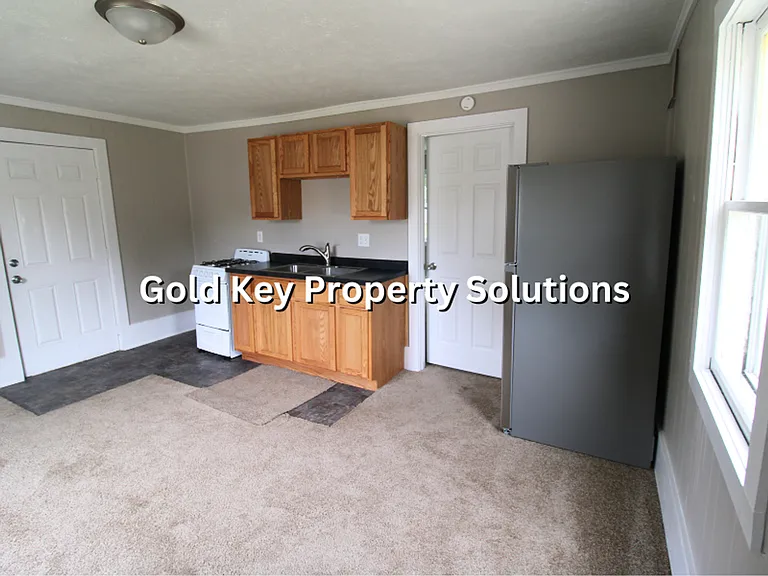 919 E 6th St — Photo 8