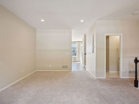 5th image of 408 Proft Pl NE