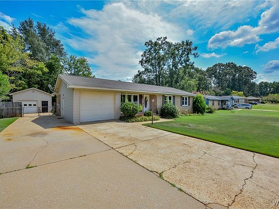 3rd image of 2515 Linda Dr