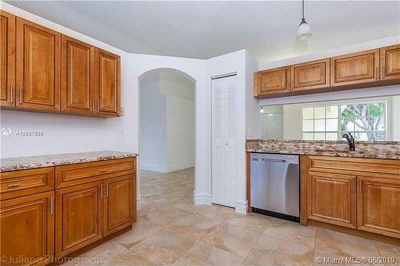 1st image of 899 Garnet Cir