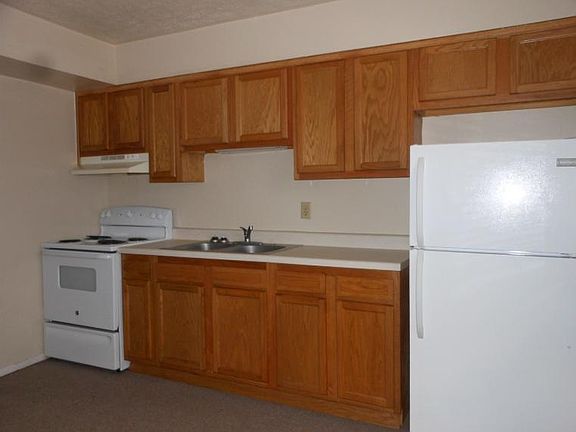 3rd image of 210 Anthony Dr APT D
