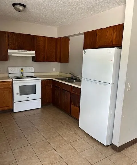 102 Gregory Dr #10 — Photo 1
