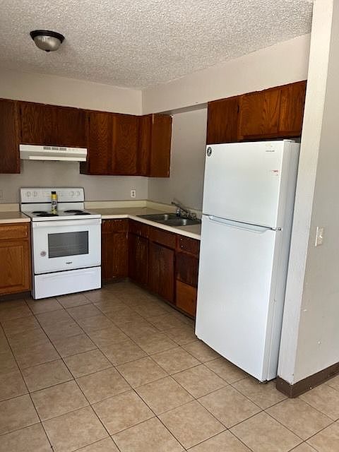 1st image of 102 Gregory Dr APT 10